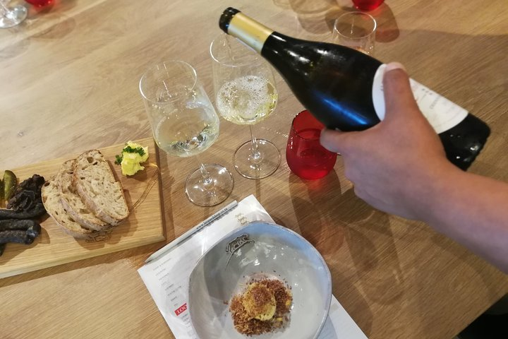 On the Private Non-Guided Driver Service you select which wineries / restaurants you visit between Franschhoek / Stellenbosch / Paarl.
3 Hours or 6 Hours with the option to add an additional hour.